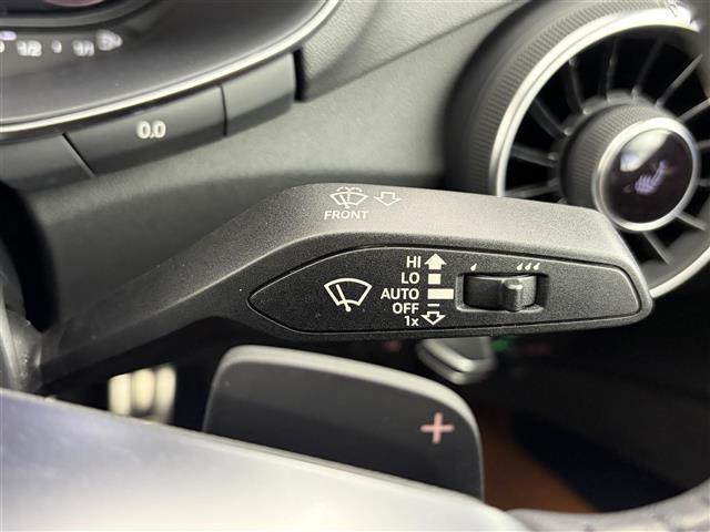 ＴＴクーペ ４５ＴＦＳＩクワトロ　純正ＨＤＤナビ　バックカメラ　衝突軽減システム　ＥＴＣ２．０　ドライブレコーダー　レザーシート　パワーシート　電動パーキングブレーキ　オートブレーキホールド　パドルシフト　コーナーセンサー（9枚目）