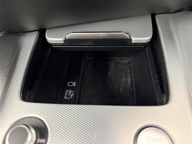 ＴＴクーペ ４５ＴＦＳＩクワトロ　純正ＨＤＤナビ　バックカメラ　衝突軽減システム　ＥＴＣ２．０　ドライブレコーダー　レザーシート　パワーシート　電動パーキングブレーキ　オートブレーキホールド　パドルシフト　コーナーセンサー（15枚目）