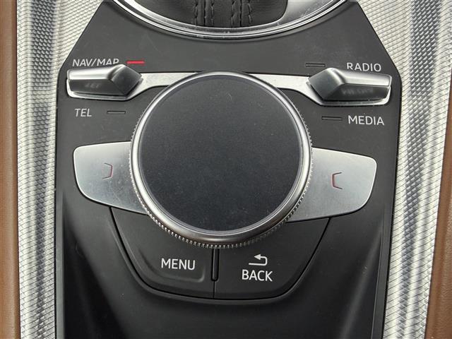 ＴＴクーペ ４５ＴＦＳＩクワトロ　純正ＨＤＤナビ　バックカメラ　衝突軽減システム　ＥＴＣ２．０　ドライブレコーダー　レザーシート　パワーシート　電動パーキングブレーキ　オートブレーキホールド　パドルシフト　コーナーセンサー（16枚目）