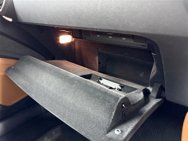 ＴＴクーペ ４５ＴＦＳＩクワトロ　純正ＨＤＤナビ　バックカメラ　衝突軽減システム　ＥＴＣ２．０　ドライブレコーダー　レザーシート　パワーシート　電動パーキングブレーキ　オートブレーキホールド　パドルシフト　コーナーセンサー（17枚目）