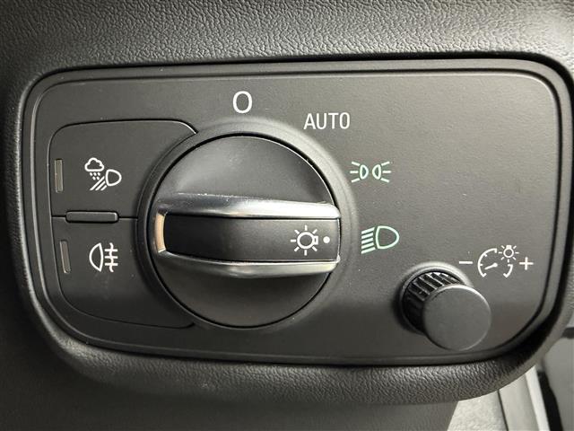 ＴＴクーペ ４５ＴＦＳＩクワトロ　純正ＨＤＤナビ　バックカメラ　衝突軽減システム　ＥＴＣ２．０　ドライブレコーダー　レザーシート　パワーシート　電動パーキングブレーキ　オートブレーキホールド　パドルシフト　コーナーセンサー（18枚目）