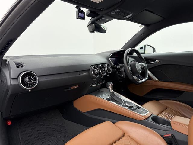 ＴＴクーペ ４５ＴＦＳＩクワトロ　純正ＨＤＤナビ　バックカメラ　衝突軽減システム　ＥＴＣ２．０　ドライブレコーダー　レザーシート　パワーシート　電動パーキングブレーキ　オートブレーキホールド　パドルシフト　コーナーセンサー（24枚目）