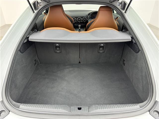 ＴＴクーペ ４５ＴＦＳＩクワトロ　純正ＨＤＤナビ　バックカメラ　衝突軽減システム　ＥＴＣ２．０　ドライブレコーダー　レザーシート　パワーシート　電動パーキングブレーキ　オートブレーキホールド　パドルシフト　コーナーセンサー（28枚目）