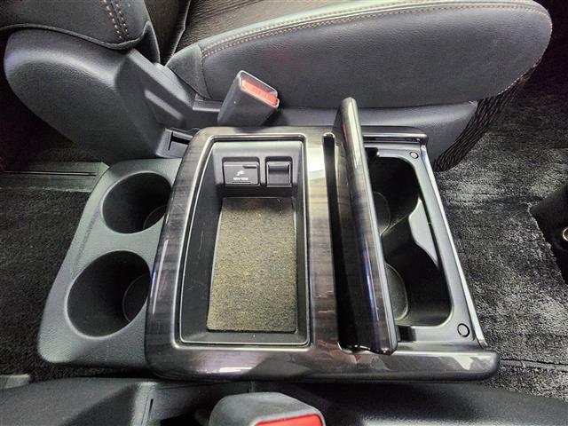 エルグランド ２５０ＨＷＳ　Ｓ　アーバンクロム　サンルーフ　純正エアロ（フロント／サイド）　純正メーカーナビ　Ｂｌｕｅｔｏｏｔｈ接続　ワンセグＴＶ　ＤＶＤ／ＣＤ　ＡＭ／ＦＭ　ＵＳＢ　ＡＵＸ　両側パワースライドドア　クルーズコントロール　ドラレコ（20枚目）