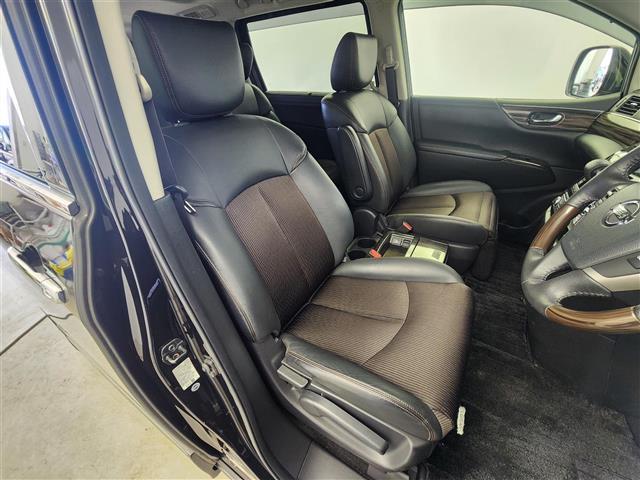 エルグランド ２５０ＨＷＳ　Ｓ　アーバンクロム　サンルーフ　純正エアロ（フロント／サイド）　純正メーカーナビ　Ｂｌｕｅｔｏｏｔｈ接続　ワンセグＴＶ　ＤＶＤ／ＣＤ　ＡＭ／ＦＭ　ＵＳＢ　ＡＵＸ　両側パワースライドドア　クルーズコントロール　ドラレコ（22枚目）