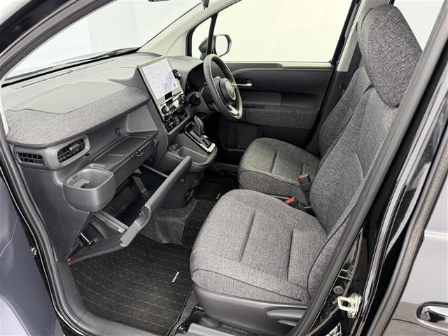 シエンタ ハイブリッドＺ　ディスプレイオーディオ　パノラマミックビューモニター　両側パワースライドドア　ブラインドスポットモニター　プリクラッシュセーフティシステム　ＡＣＣ　フルセグＴＶ　ドライブレコーダー　スマートキー（19枚目）