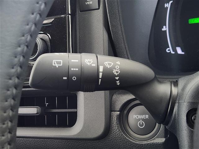 シエンタ ハイブリッドＺ　純正１０．５インチディスプレイオーディオ　パノラミックビューモニター　フルセグＴＶ　トヨタセーフティセンス　衝突被害軽減ブレーキ　レーダークルーズコントロール　横滑り防止装置　コーナーセンサー（7枚目）