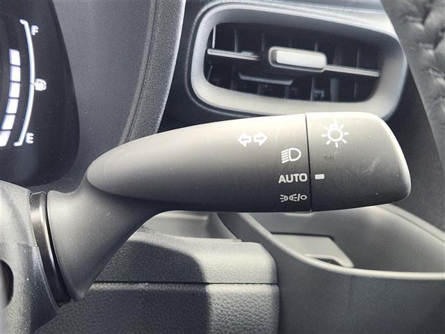 シエンタ ハイブリッドＺ　純正１０．５インチディスプレイオーディオ　パノラミックビューモニター　フルセグＴＶ　トヨタセーフティセンス　衝突被害軽減ブレーキ　レーダークルーズコントロール　横滑り防止装置　コーナーセンサー（9枚目）