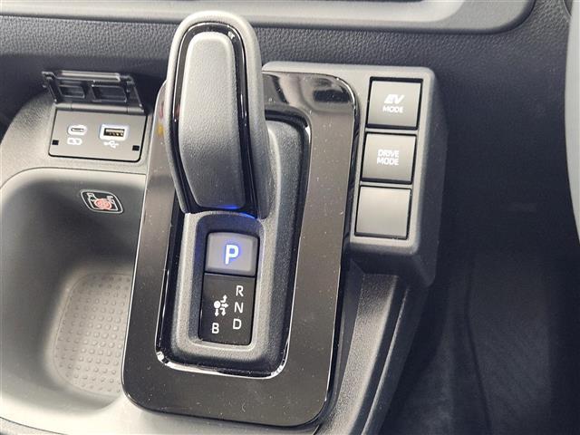 シエンタ ハイブリッドＺ　純正１０．５インチディスプレイオーディオ　パノラミックビューモニター　フルセグＴＶ　トヨタセーフティセンス　衝突被害軽減ブレーキ　レーダークルーズコントロール　横滑り防止装置　コーナーセンサー（13枚目）