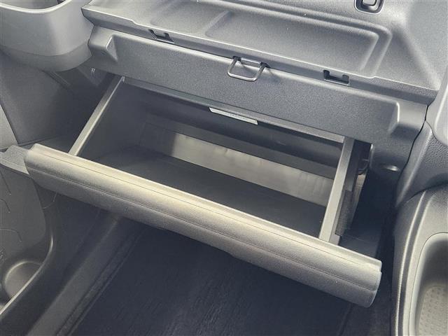 シエンタ ハイブリッドＺ　純正１０．５インチディスプレイオーディオ　パノラミックビューモニター　フルセグＴＶ　トヨタセーフティセンス　衝突被害軽減ブレーキ　レーダークルーズコントロール　横滑り防止装置　コーナーセンサー（15枚目）