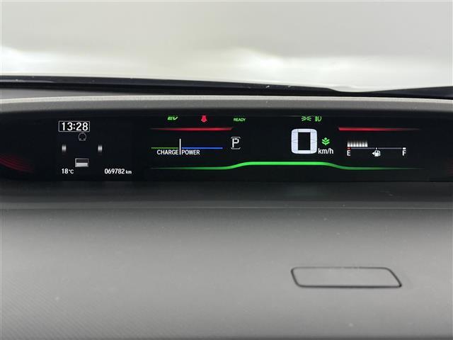 ステップワゴンスパーダ ｅ：ＨＥＶスパーダ　Ｇ　ホンダセンシング　ホンダセンシング　衝突被害軽減ブレーキ　誤発進抑制機能　アダプティブクルーズコントロール　先行車発進お知らせ機能　両側パワースライド　フリップダウンモニター　純正ナビ　フルセグＴＶ　プッシュスタート（4枚目）