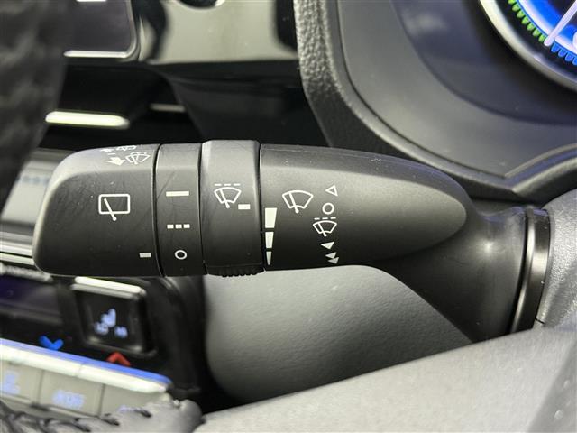 ヴォクシー ハイブリッドＳ－Ｚ　純正ディスプレイオーディオ　フルセグＴＶ　Ｂｌｕｅｔｏｏｔｈ接続　ＤＶＤ　ＣＤ　ＡＭ　ＦＭ　トヨタセーフティセンス　プリクラッシュセーフティ　レーントレーシングアシスト　レーダークルーズコントロール（8枚目）