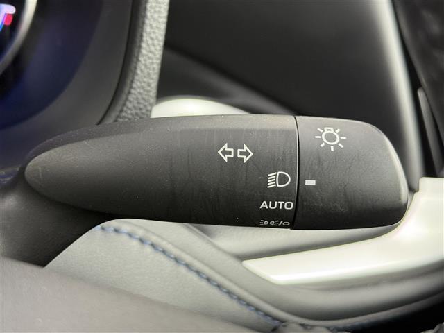 ヴォクシー ハイブリッドＳ－Ｚ　純正ディスプレイオーディオ　フルセグＴＶ　Ｂｌｕｅｔｏｏｔｈ接続　ＤＶＤ　ＣＤ　ＡＭ　ＦＭ　トヨタセーフティセンス　プリクラッシュセーフティ　レーントレーシングアシスト　レーダークルーズコントロール（9枚目）