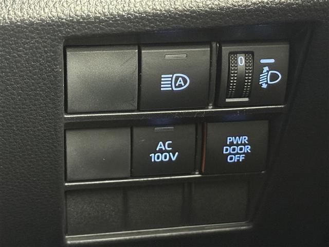 ヴォクシー ハイブリッドＳ－Ｚ　純正ディスプレイオーディオ　フルセグＴＶ　Ｂｌｕｅｔｏｏｔｈ接続　ＤＶＤ　ＣＤ　ＡＭ　ＦＭ　トヨタセーフティセンス　プリクラッシュセーフティ　レーントレーシングアシスト　レーダークルーズコントロール（11枚目）