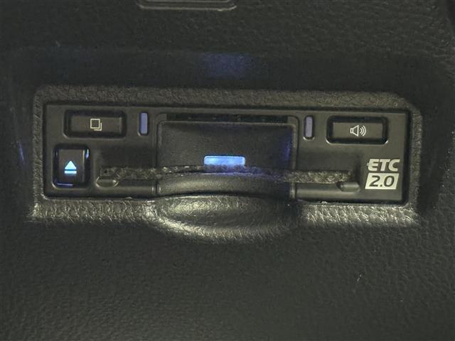 ヴォクシー ハイブリッドＳ－Ｚ　純正ディスプレイオーディオ　フルセグＴＶ　Ｂｌｕｅｔｏｏｔｈ接続　ＤＶＤ　ＣＤ　ＡＭ　ＦＭ　トヨタセーフティセンス　プリクラッシュセーフティ　レーントレーシングアシスト　レーダークルーズコントロール（12枚目）