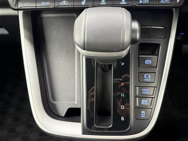 ヴォクシー ハイブリッドＳ－Ｚ　純正ディスプレイオーディオ　フルセグＴＶ　Ｂｌｕｅｔｏｏｔｈ接続　ＤＶＤ　ＣＤ　ＡＭ　ＦＭ　トヨタセーフティセンス　プリクラッシュセーフティ　レーントレーシングアシスト　レーダークルーズコントロール（15枚目）