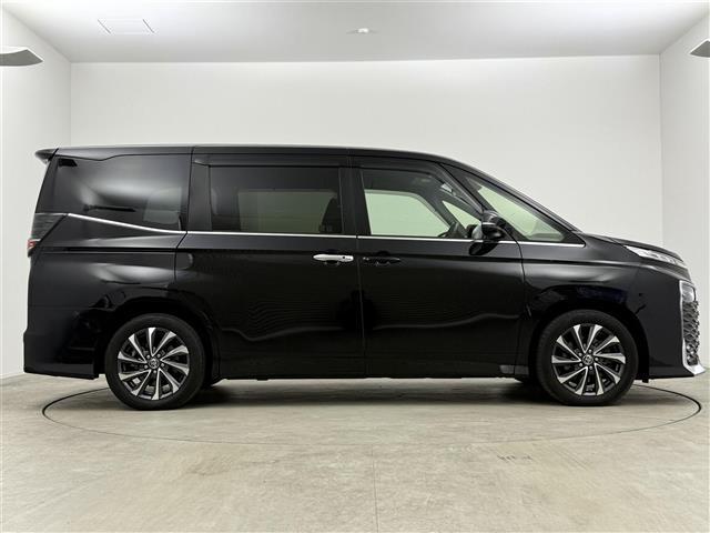 ヴォクシー ハイブリッドＳ－Ｚ　純正ディスプレイオーディオ　フルセグＴＶ　Ｂｌｕｅｔｏｏｔｈ接続　ＤＶＤ　ＣＤ　ＡＭ　ＦＭ　トヨタセーフティセンス　プリクラッシュセーフティ　レーントレーシングアシスト　レーダークルーズコントロール（30枚目）