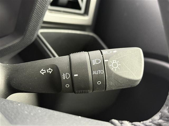 タフト Ｇターボ　ダーククロムベンチャー　純正９型ディスプレイオーディオ　フルセグＴＶ　Ｂｌｕｅｔｏｏｔｈ接続　ＨＤＭＩ　アダプティブクルーズコントロール　ガラスルーフ　バックカメラ　電動パーキングブレーキ　オートホールド　衝突軽減ブレーキ（8枚目）