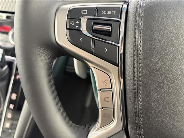 デリカＤ：５ シャモニー　登録済未使用車　両側パワースライドドア　ブラインドスポットモニター　衝突被害軽減ブレーキシステム　レーダークルーズコントロール　車線逸脱警報システム　ＬＥＤヘッドライト　ハーフレザーシート　スマートキ（6枚目）