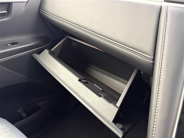 デリカＤ：５ シャモニー　登録済未使用車　両側パワースライドドア　ブラインドスポットモニター　衝突被害軽減ブレーキシステム　レーダークルーズコントロール　車線逸脱警報システム　ＬＥＤヘッドライト　ハーフレザーシート　スマートキ（14枚目）