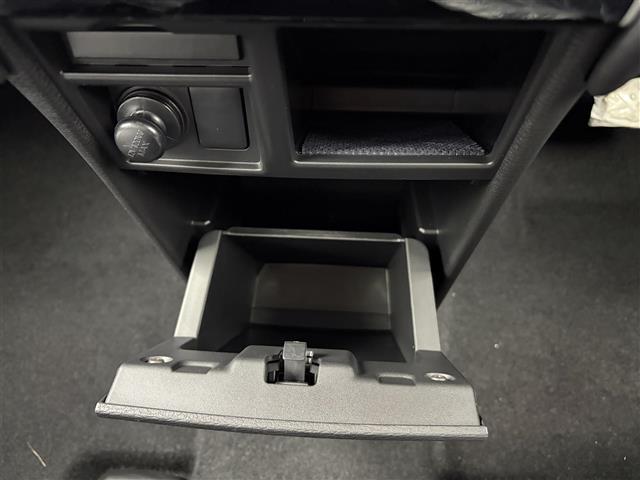 デリカＤ：５ シャモニー　登録済未使用車　両側パワースライドドア　ブラインドスポットモニター　衝突被害軽減ブレーキシステム　レーダークルーズコントロール　車線逸脱警報システム　ＬＥＤヘッドライト　ハーフレザーシート　スマートキ（15枚目）