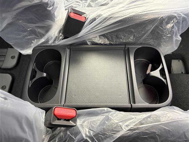 デリカＤ：５ シャモニー　登録済未使用車　両側パワースライドドア　ブラインドスポットモニター　衝突被害軽減ブレーキシステム　レーダークルーズコントロール　車線逸脱警報システム　ＬＥＤヘッドライト　ハーフレザーシート　スマートキ（16枚目）