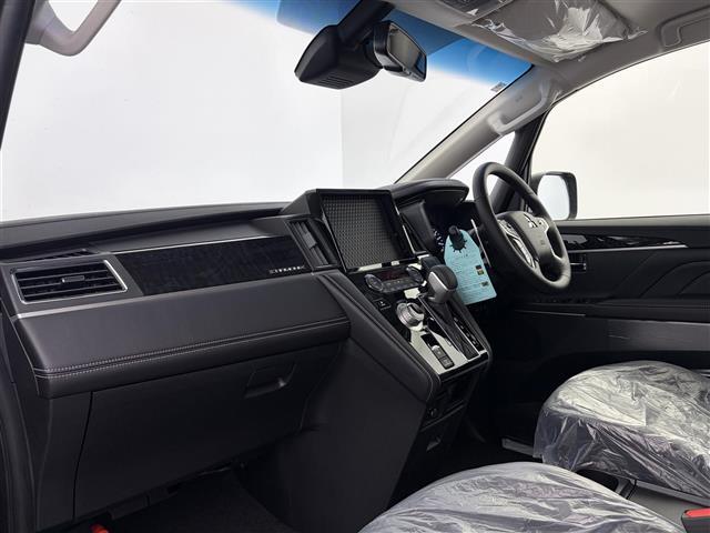 デリカＤ：５ シャモニー　登録済未使用車　両側パワースライドドア　ブラインドスポットモニター　衝突被害軽減ブレーキシステム　レーダークルーズコントロール　車線逸脱警報システム　ＬＥＤヘッドライト　ハーフレザーシート　スマートキ（23枚目）