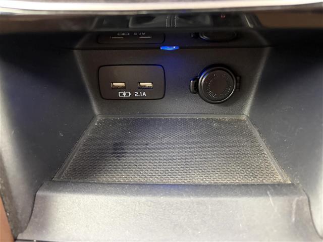 フォレスター アドバンス　アイサイト　サンルーフ　純正ナビ　Ｂｌｕｅｔｏｏｔｈ接続　ＤＶＤ／ＣＤ　フルセグＴＶ　ＡＭ／ＦＭ　バック／サイドカメラ　ＥＴＣ　レザーシート　メモリー付きパワーシート　シートヒーター　衝突軽減ブレーキ（16枚目）