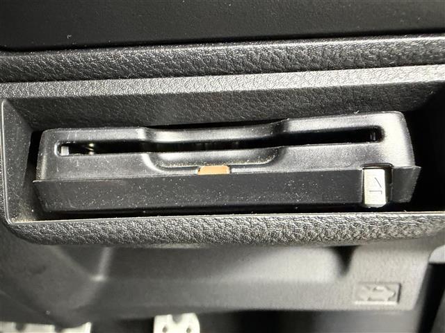 フォレスター アドバンス　アイサイト　サンルーフ　純正ナビ　Ｂｌｕｅｔｏｏｔｈ接続　ＤＶＤ／ＣＤ　フルセグＴＶ　ＡＭ／ＦＭ　バック／サイドカメラ　ＥＴＣ　レザーシート　メモリー付きパワーシート　シートヒーター　衝突軽減ブレーキ（19枚目）