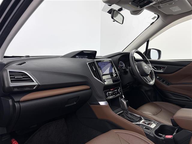 フォレスター アドバンス　アイサイト　サンルーフ　純正ナビ　Ｂｌｕｅｔｏｏｔｈ接続　ＤＶＤ／ＣＤ　フルセグＴＶ　ＡＭ／ＦＭ　バック／サイドカメラ　ＥＴＣ　レザーシート　メモリー付きパワーシート　シートヒーター　衝突軽減ブレーキ（24枚目）