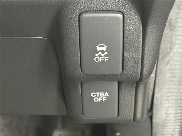 Ｎ－ＢＯＸカスタム Ｇ　ＳＳパッケージ　ＳＤナビ　地デジＴＶ　ＣＤ／ＤＶＤ　両側パワースライドドア　前方ドライブレコーダー　ＥＴＣ　純正フロアマット　純正１４インチアルミホイール　横滑り防止装置　オートライト　スマートキー　プッシュスタート（11枚目）