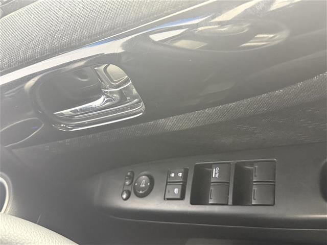 Ｎ－ＢＯＸカスタム Ｇ　ＳＳパッケージ　ＳＤナビ　地デジＴＶ　ＣＤ／ＤＶＤ　両側パワースライドドア　前方ドライブレコーダー　ＥＴＣ　純正フロアマット　純正１４インチアルミホイール　横滑り防止装置　オートライト　スマートキー　プッシュスタート（12枚目）