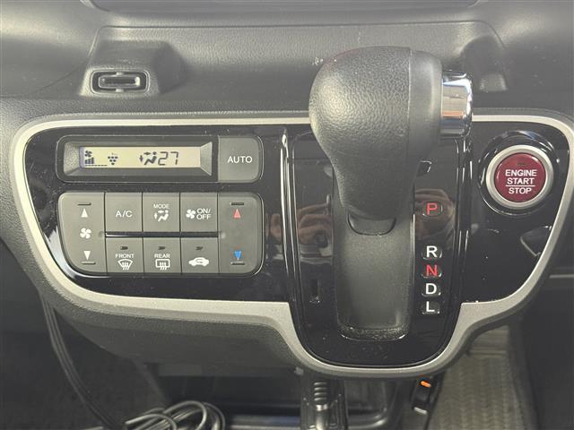 Ｎ－ＢＯＸカスタム Ｇ　ＳＳパッケージ　ＳＤナビ　地デジＴＶ　ＣＤ／ＤＶＤ　両側パワースライドドア　前方ドライブレコーダー　ＥＴＣ　純正フロアマット　純正１４インチアルミホイール　横滑り防止装置　オートライト　スマートキー　プッシュスタート（13枚目）