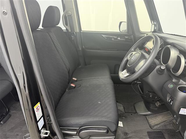 Ｎ－ＢＯＸカスタム Ｇ　ＳＳパッケージ　ＳＤナビ　地デジＴＶ　ＣＤ／ＤＶＤ　両側パワースライドドア　前方ドライブレコーダー　ＥＴＣ　純正フロアマット　純正１４インチアルミホイール　横滑り防止装置　オートライト　スマートキー　プッシュスタート（19枚目）