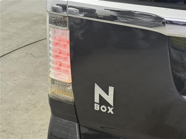 Ｎ－ＢＯＸカスタム Ｇ　ＳＳパッケージ　ＳＤナビ　地デジＴＶ　ＣＤ／ＤＶＤ　両側パワースライドドア　前方ドライブレコーダー　ＥＴＣ　純正フロアマット　純正１４インチアルミホイール　横滑り防止装置　オートライト　スマートキー　プッシュスタート（35枚目）