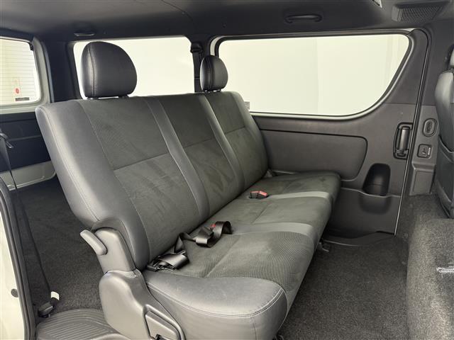 ハイエースバン スーパーＧＬ　ダーク　プライムＩＩ　純正ナビ　ＣＤ／ＤＶＤ　Ｂｌｕｅｔｏｏｔｈ接続　フルセグＴＶ　ＵＳＢ　ＨＤＭＩ入力　バックカメラ　ＥＴＣ　ドライブレコーダー　両側パワースライドドア　デジタルインナーミラー　プリクラッシュセーフティ（24枚目）