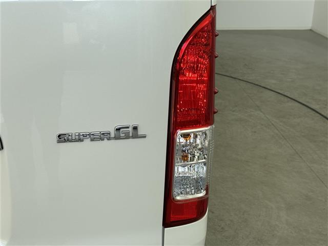 ハイエースバン スーパーＧＬ　ダーク　プライムＩＩ　純正ナビ　ＣＤ／ＤＶＤ　Ｂｌｕｅｔｏｏｔｈ接続　フルセグＴＶ　ＵＳＢ　ＨＤＭＩ入力　バックカメラ　ＥＴＣ　ドライブレコーダー　両側パワースライドドア　デジタルインナーミラー　プリクラッシュセーフティ（36枚目）