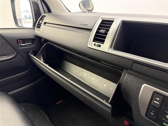 ハイエースワゴン ＧＬ　ＦＬＥＸコンプリートカー　シートアレンジ【ｆａｍｉｌｉａｒ】　ヒッチメンバー　防虫ネット　アミエース（左後網戸）　フロントバンパー　テールランプ　フォグランプ　社外ナビ　後席モニター　全方位カメラ（14枚目）