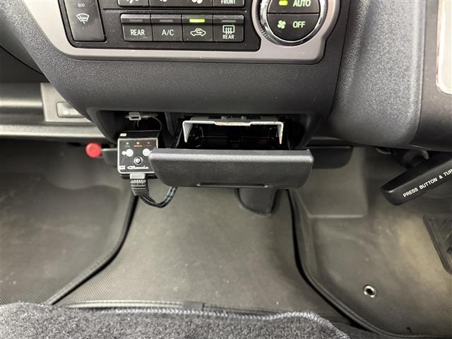 ハイエースワゴン ＧＬ　ＦＬＥＸコンプリートカー　シートアレンジ【ｆａｍｉｌｉａｒ】　ヒッチメンバー　防虫ネット　アミエース（左後網戸）　フロントバンパー　テールランプ　フォグランプ　社外ナビ　後席モニター　全方位カメラ（15枚目）