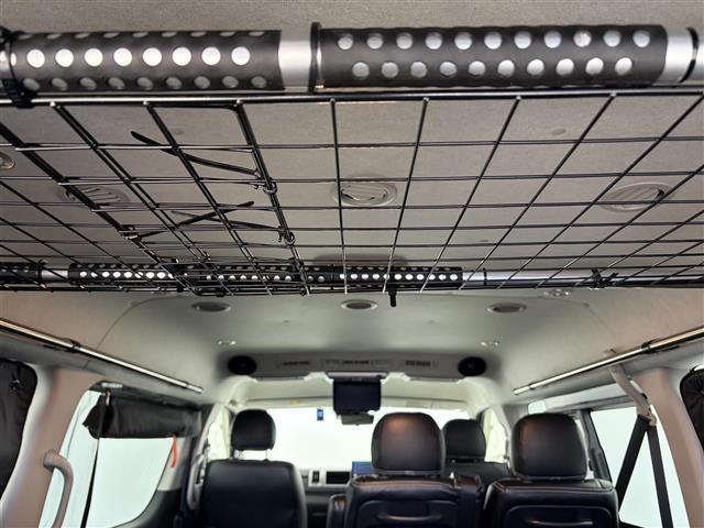 ハイエースワゴン ＧＬ　ＦＬＥＸコンプリートカー　シートアレンジ【ｆａｍｉｌｉａｒ】　ヒッチメンバー　防虫ネット　アミエース（左後網戸）　フロントバンパー　テールランプ　フォグランプ　社外ナビ　後席モニター　全方位カメラ（26枚目）