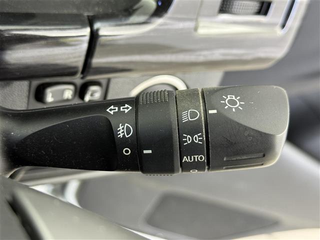 ハイエースワゴン ＧＬ　伊原工業アイシート（ベッドキット）　フロントスポイラー／リアスポイラー／リアウィング　ＳＤナビ（ＡＶＩＣ－ＺＨ０７７７Ｗ　フリップダウンモニター　ダズフェローズテールランプ　パワースライドドア　ＥＴＣ（7枚目）