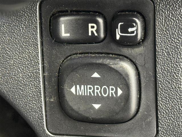 ハイエースワゴン ＧＬ　伊原工業アイシート（ベッドキット）　フロントスポイラー／リアスポイラー／リアウィング　ＳＤナビ（ＡＶＩＣ－ＺＨ０７７７Ｗ　フリップダウンモニター　ダズフェローズテールランプ　パワースライドドア　ＥＴＣ（9枚目）