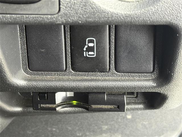 ハイエースワゴン ＧＬ　伊原工業アイシート（ベッドキット）　フロントスポイラー／リアスポイラー／リアウィング　ＳＤナビ（ＡＶＩＣ－ＺＨ０７７７Ｗ　フリップダウンモニター　ダズフェローズテールランプ　パワースライドドア　ＥＴＣ（10枚目）