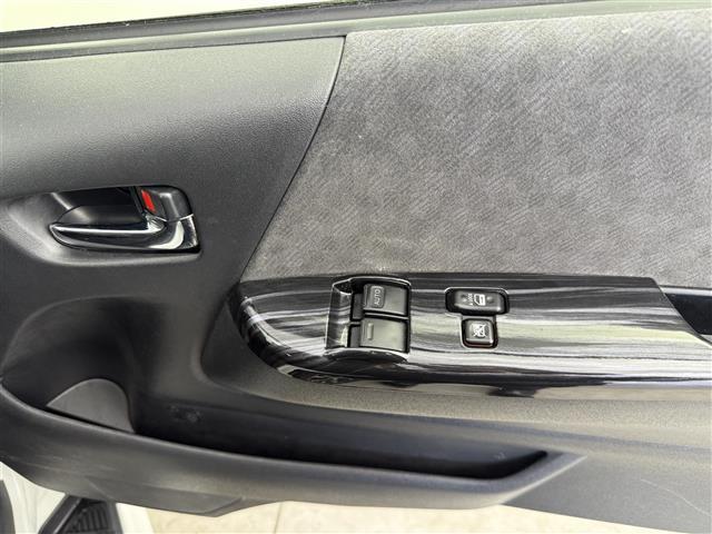 ハイエースワゴン ＧＬ　伊原工業アイシート（ベッドキット）　フロントスポイラー／リアスポイラー／リアウィング　ＳＤナビ（ＡＶＩＣ－ＺＨ０７７７Ｗ　フリップダウンモニター　ダズフェローズテールランプ　パワースライドドア　ＥＴＣ（11枚目）
