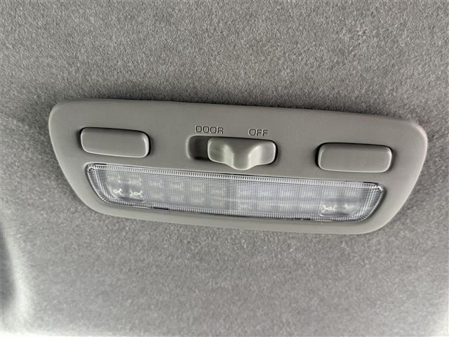 ハイエースワゴン ＧＬ　伊原工業アイシート（ベッドキット）　フロントスポイラー／リアスポイラー／リアウィング　ＳＤナビ（ＡＶＩＣ－ＺＨ０７７７Ｗ　フリップダウンモニター　ダズフェローズテールランプ　パワースライドドア　ＥＴＣ（14枚目）