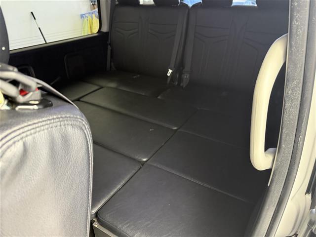 ハイエースワゴン ＧＬ　伊原工業アイシート（ベッドキット）　フロントスポイラー／リアスポイラー／リアウィング　ＳＤナビ（ＡＶＩＣ－ＺＨ０７７７Ｗ　フリップダウンモニター　ダズフェローズテールランプ　パワースライドドア　ＥＴＣ（22枚目）
