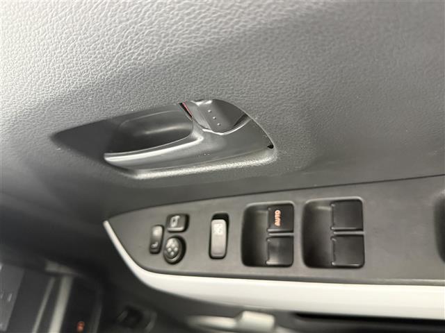 フレアクロスオーバー ＸＴ　ナビ　フルセグＴＶ　ＤＶＤ／ＣＤ　ＵＳＢ　デュアルカメラブレーキサポート　シートヒーター　ＥＴＣ　純正１８インチアルミホイール　横滑り防止装置　純正フロアマット　オートライト　スマートキー　スペアキー（10枚目）