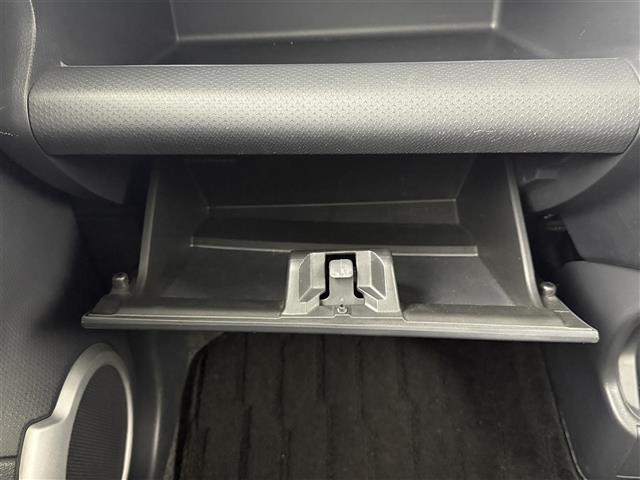 フレアクロスオーバー ＸＴ　ナビ　フルセグＴＶ　ＤＶＤ／ＣＤ　ＵＳＢ　デュアルカメラブレーキサポート　シートヒーター　ＥＴＣ　純正１８インチアルミホイール　横滑り防止装置　純正フロアマット　オートライト　スマートキー　スペアキー（12枚目）