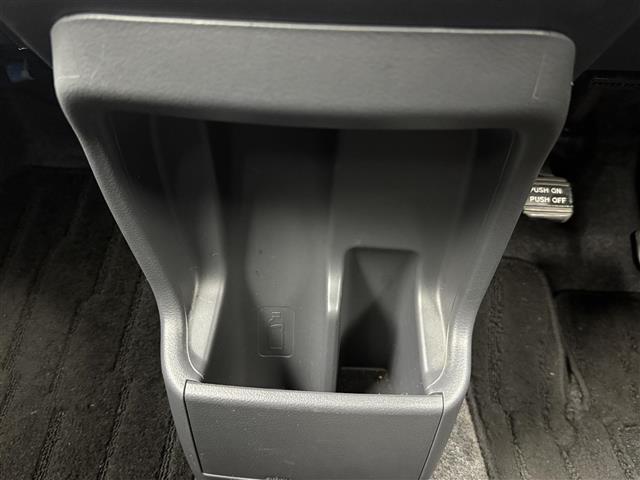 フレアクロスオーバー ＸＴ　ナビ　フルセグＴＶ　ＤＶＤ／ＣＤ　ＵＳＢ　デュアルカメラブレーキサポート　シートヒーター　ＥＴＣ　純正１８インチアルミホイール　横滑り防止装置　純正フロアマット　オートライト　スマートキー　スペアキー（13枚目）