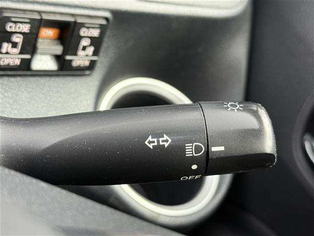 シエンタ ハイブリッドＧ　純正ナビ　フルセグＴＶ　トヨタセーフティセンス　プリクラッシュセーフティ　両側パワースライドドア　ドライブレコーダー　ＥＴＣ２．０　スマートキー　プッシュスタート　ドライブモード切替　コーナーポール（8枚目）